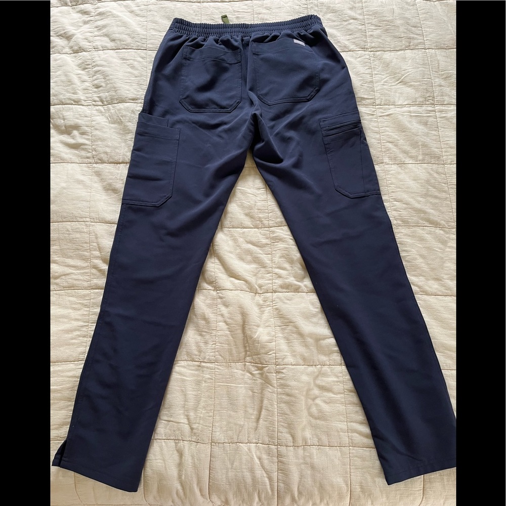 Women’s FIGS SCRUB SET in Night Sky (blue). NEW without tags. Top XXS, Bottom XS - Picture 7 of 8